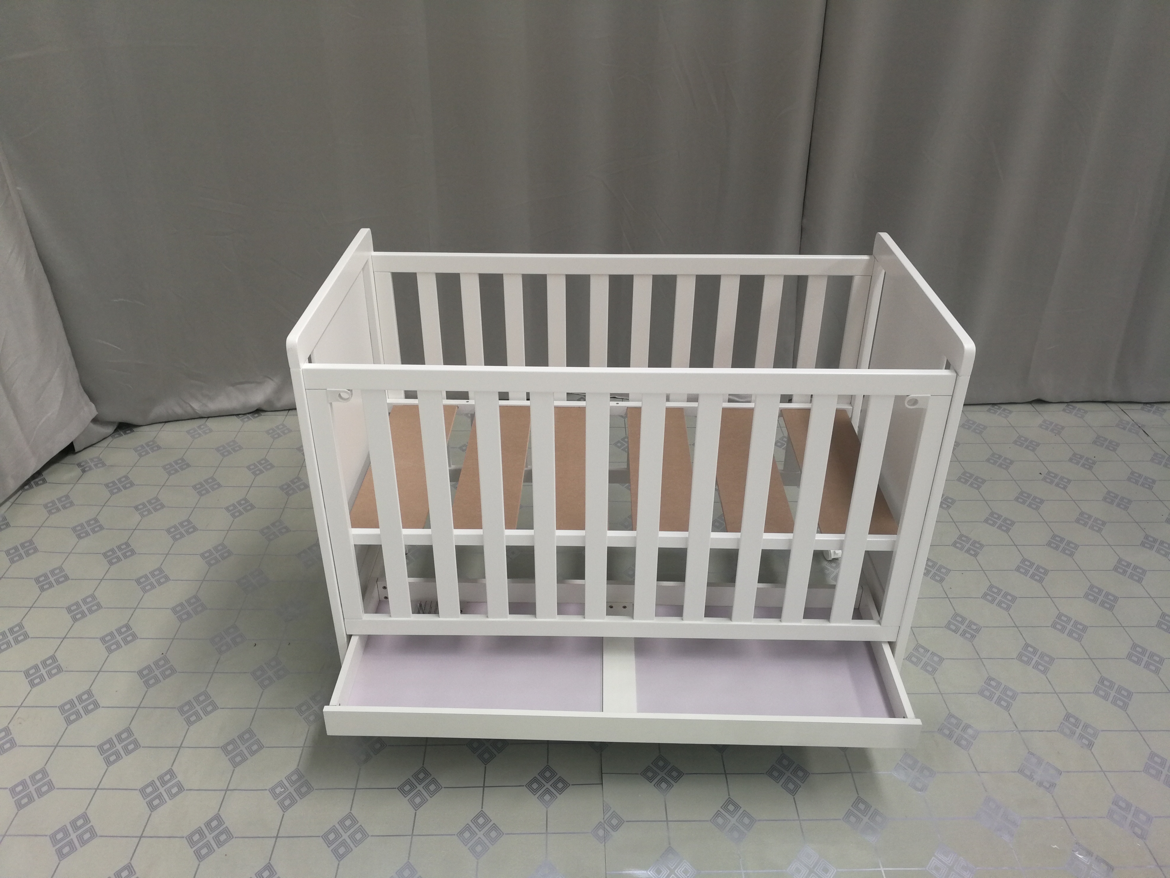 White Wood Baby Crib with Bear Pattern